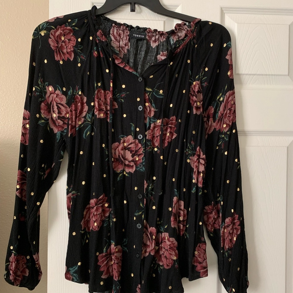 Torrid Size 1 Black pink flower blouse